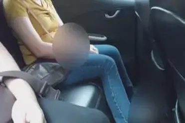 Kemesraan Sejoli Cantik Di Mobil Dan Hotel